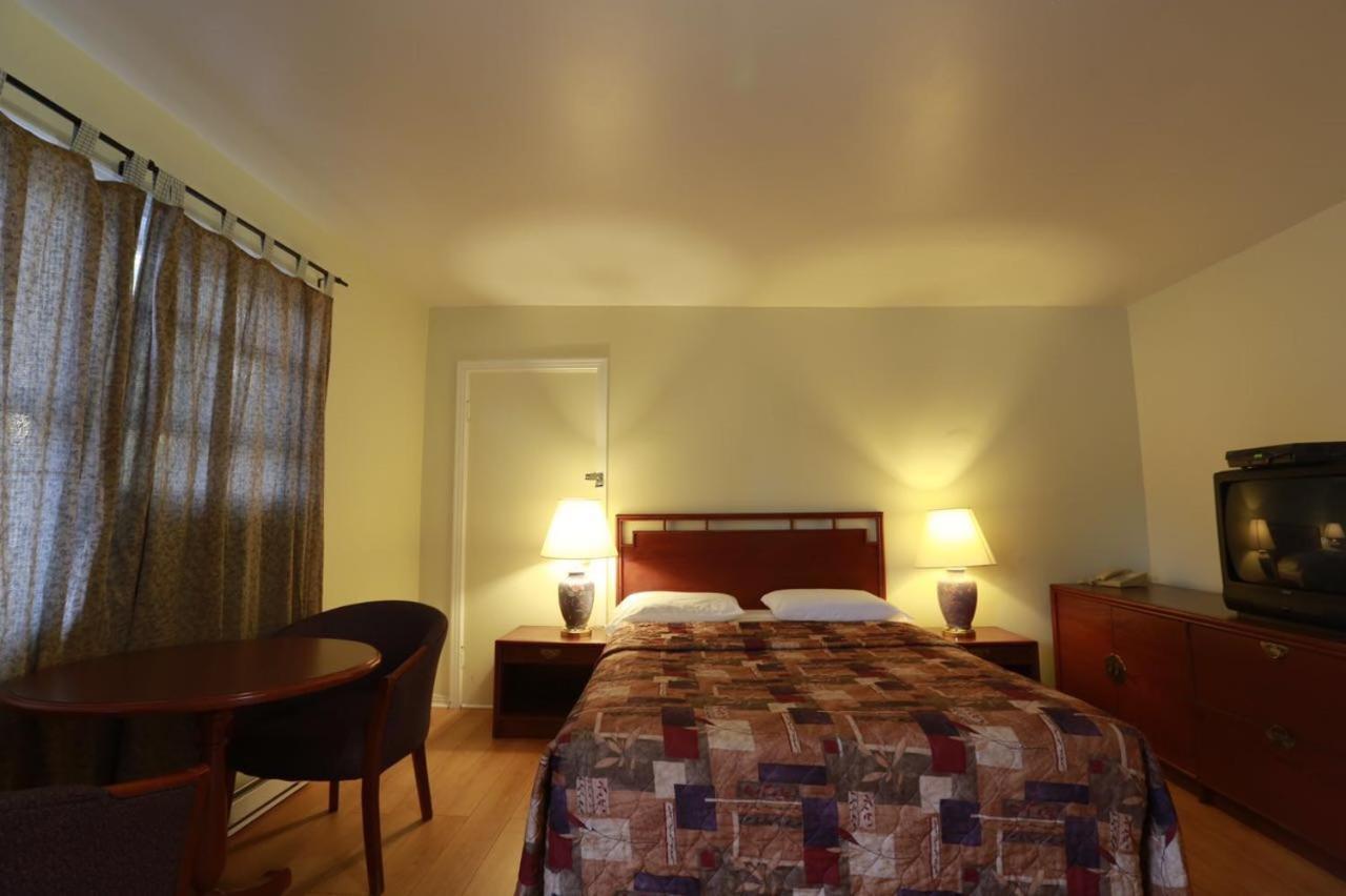 Motel Chez Nous Laval Dış mekan fotoğraf