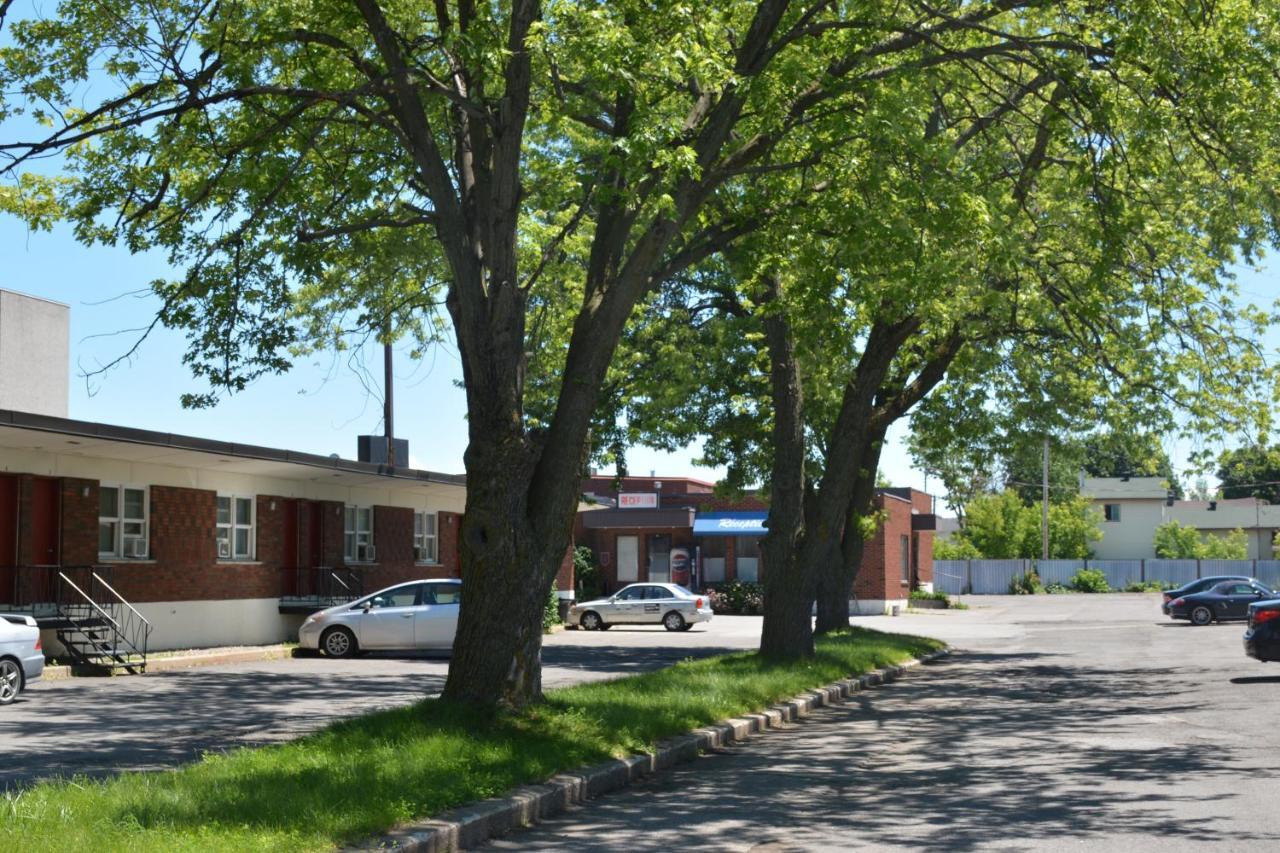 Motel Chez Nous Laval Dış mekan fotoğraf