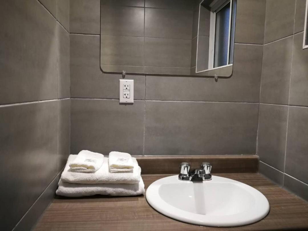 Motel Chez Nous Laval Dış mekan fotoğraf